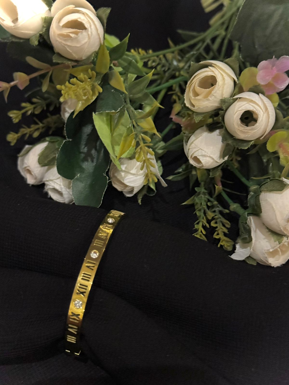 Gold-toned metallic bracelet