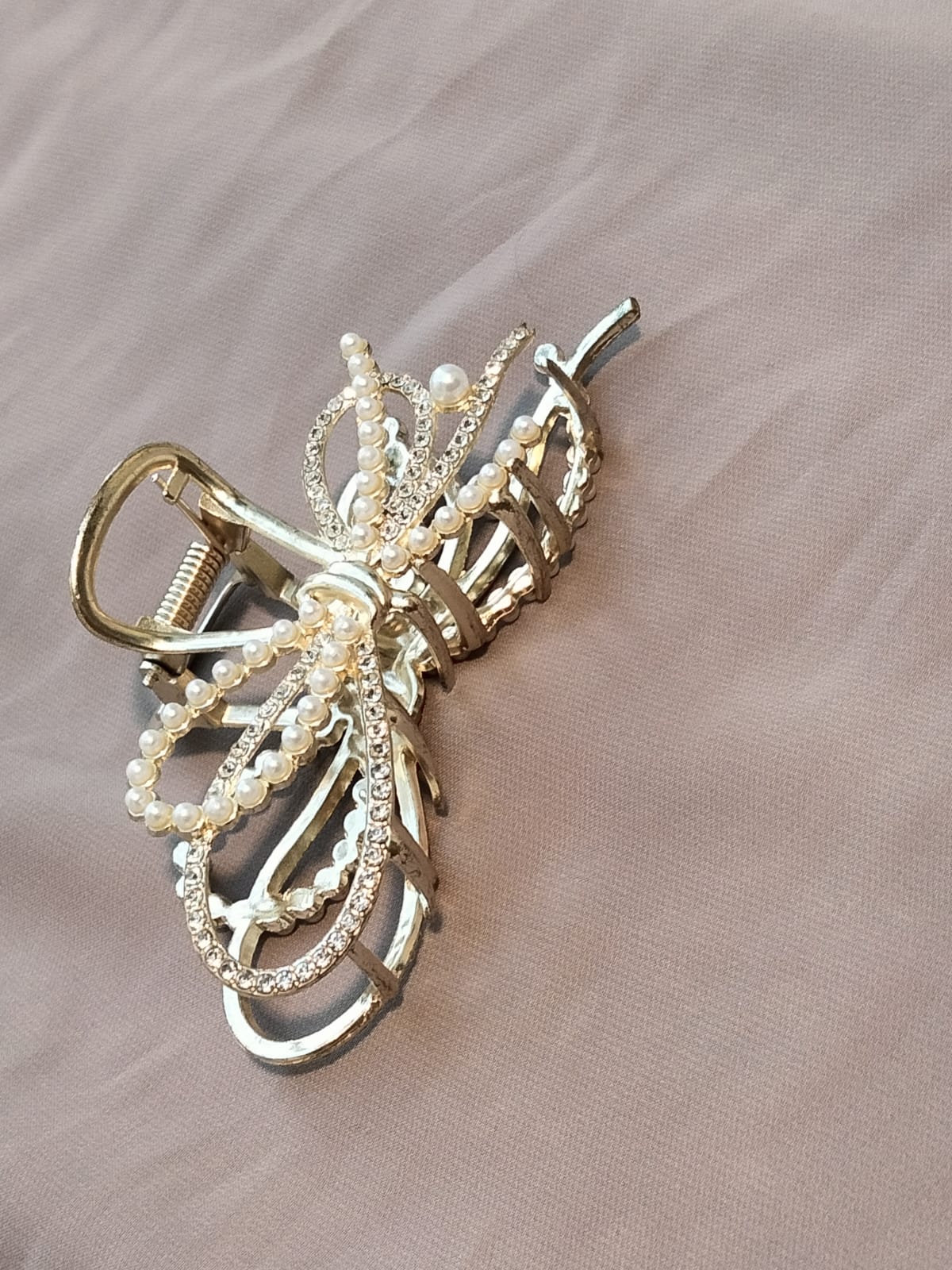 "Elegant Crystal Loop Hair Clutch"