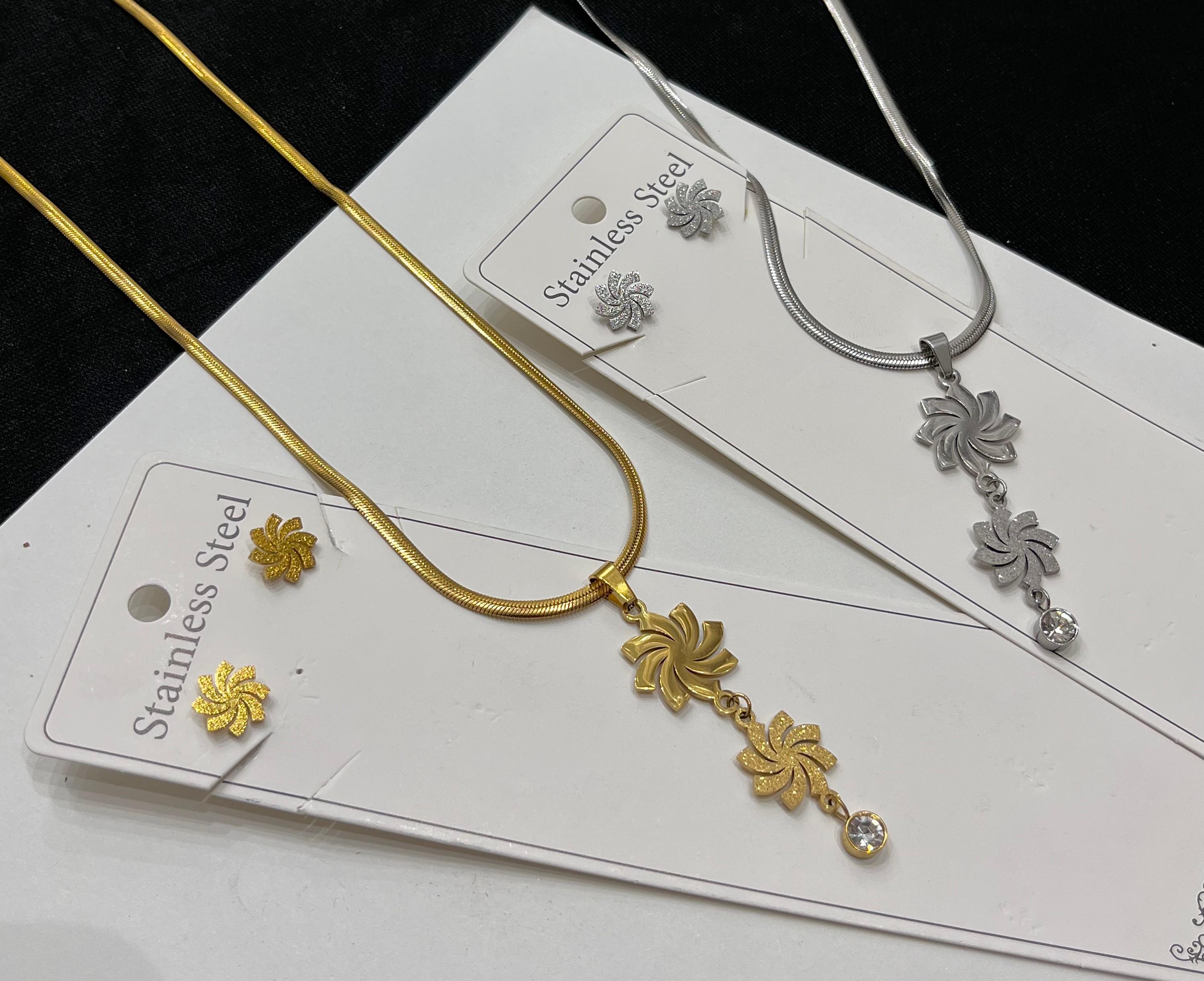 Spark pendant & Studs